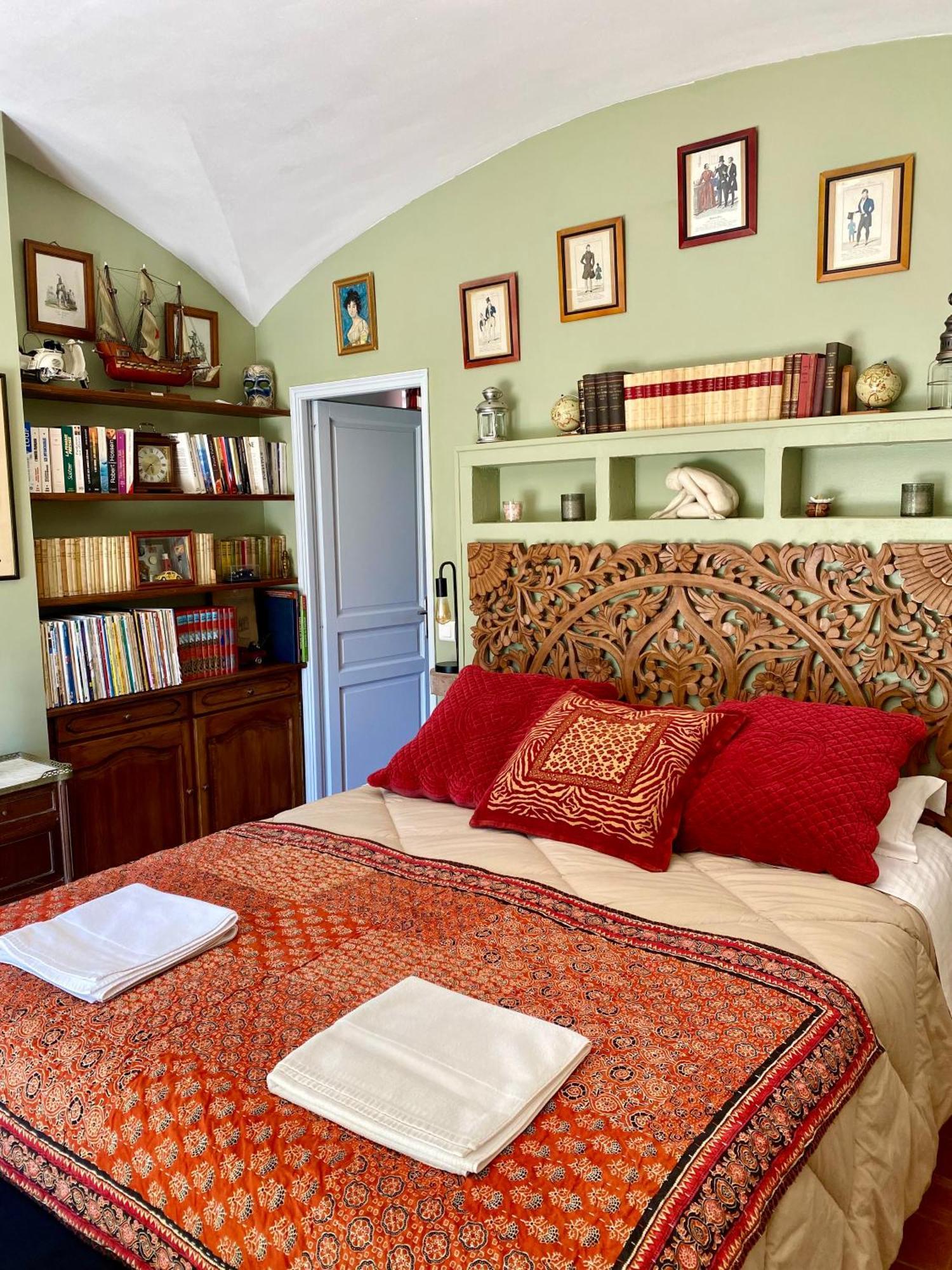 Bed and Breakfast Domaine Du Commandeur Mondragon Exterior foto