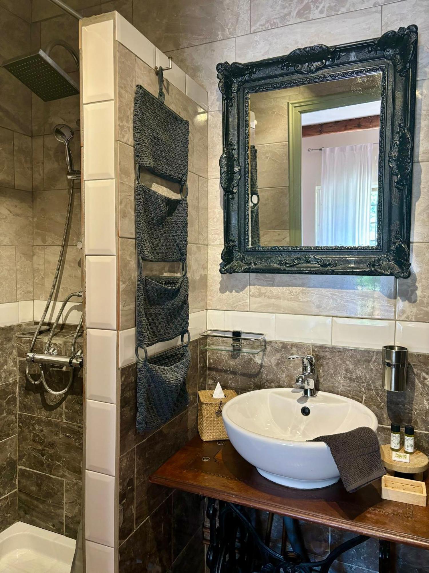 Bed and Breakfast Domaine Du Commandeur Mondragon Exterior foto
